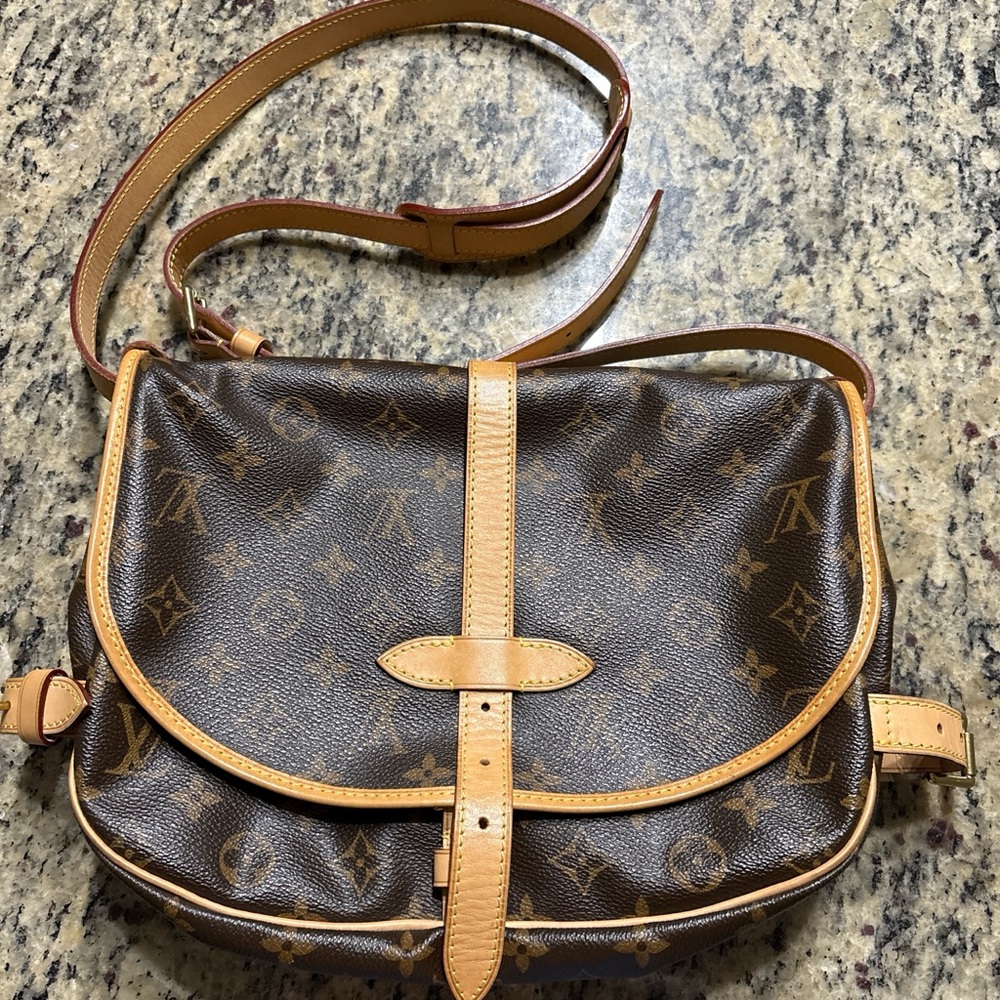 Louis Vuitton monogram Saumar 30 crossbody bag
